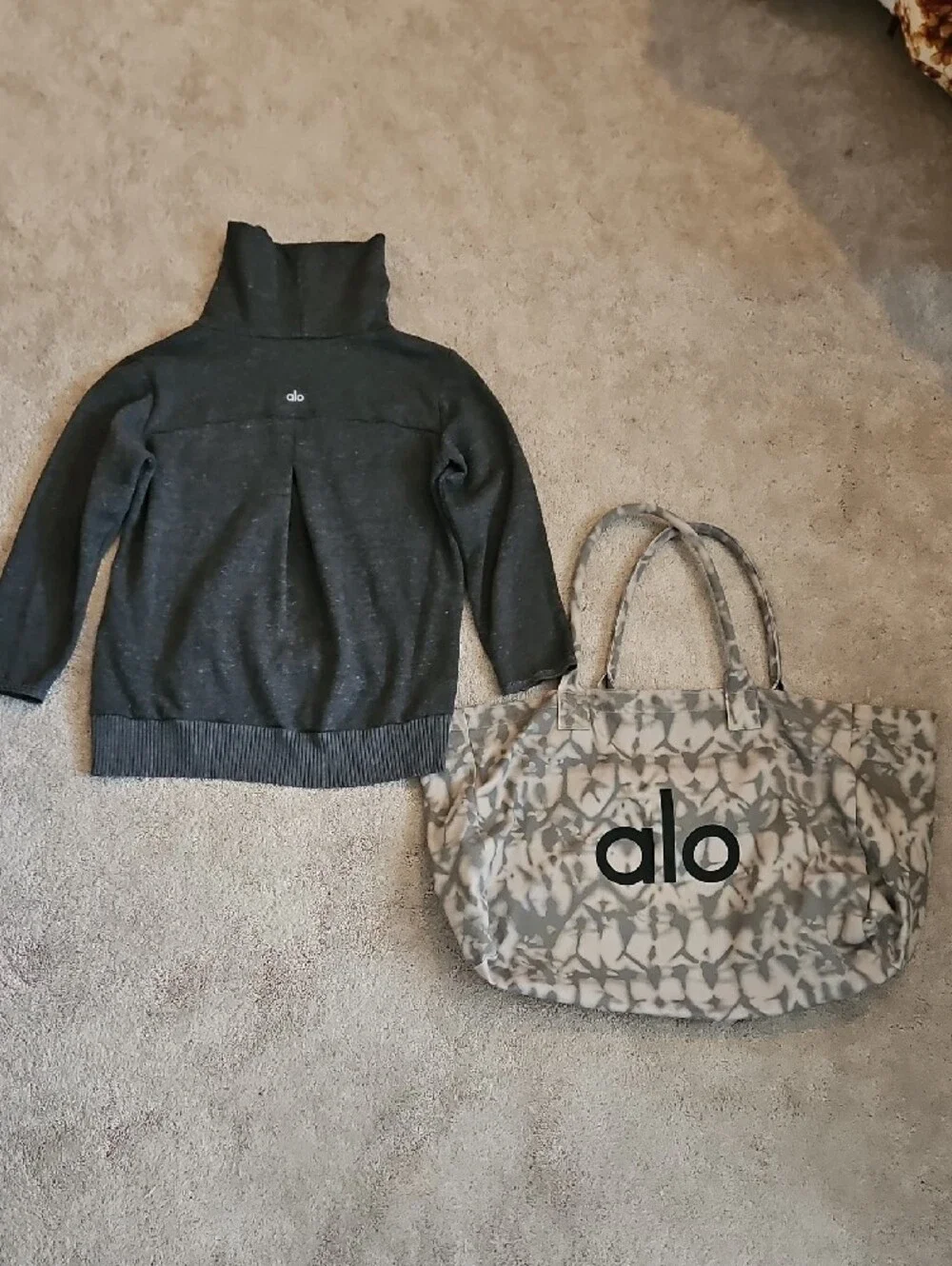 ALO Yoga Sweatshirt and Patterned Tote Bag